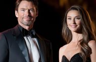 Hugh Jackman and Sutton Foster take their secret romance public on PDA-filled night